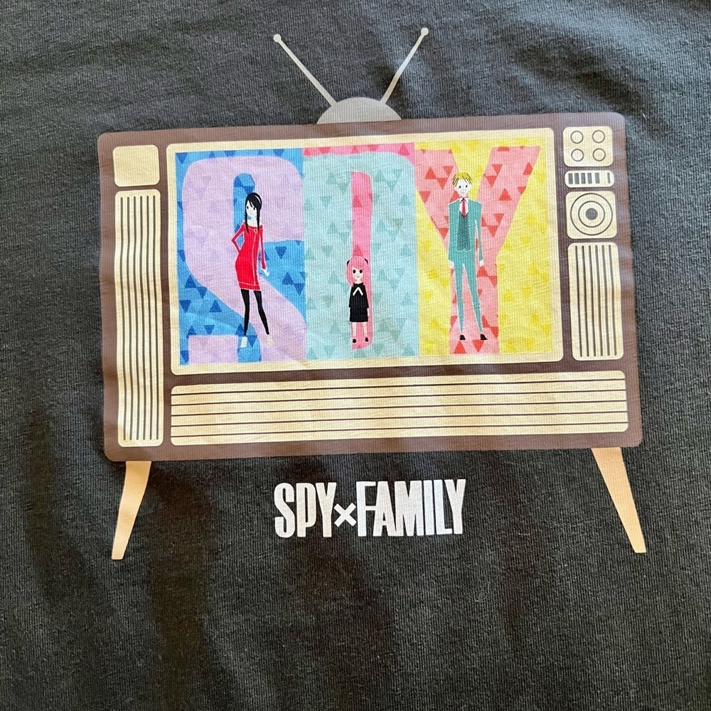 Uniqlo Olive Graphic Tee with Spy x Family Design - Picture 2 of 10